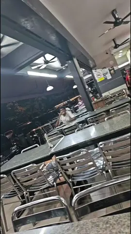 Bila Orang nak pergi makan..  bising sangat pakcik ni... lain kali jangan lah pakcik bising.. #fyp #ipoh #gaduh #kedaimamak 