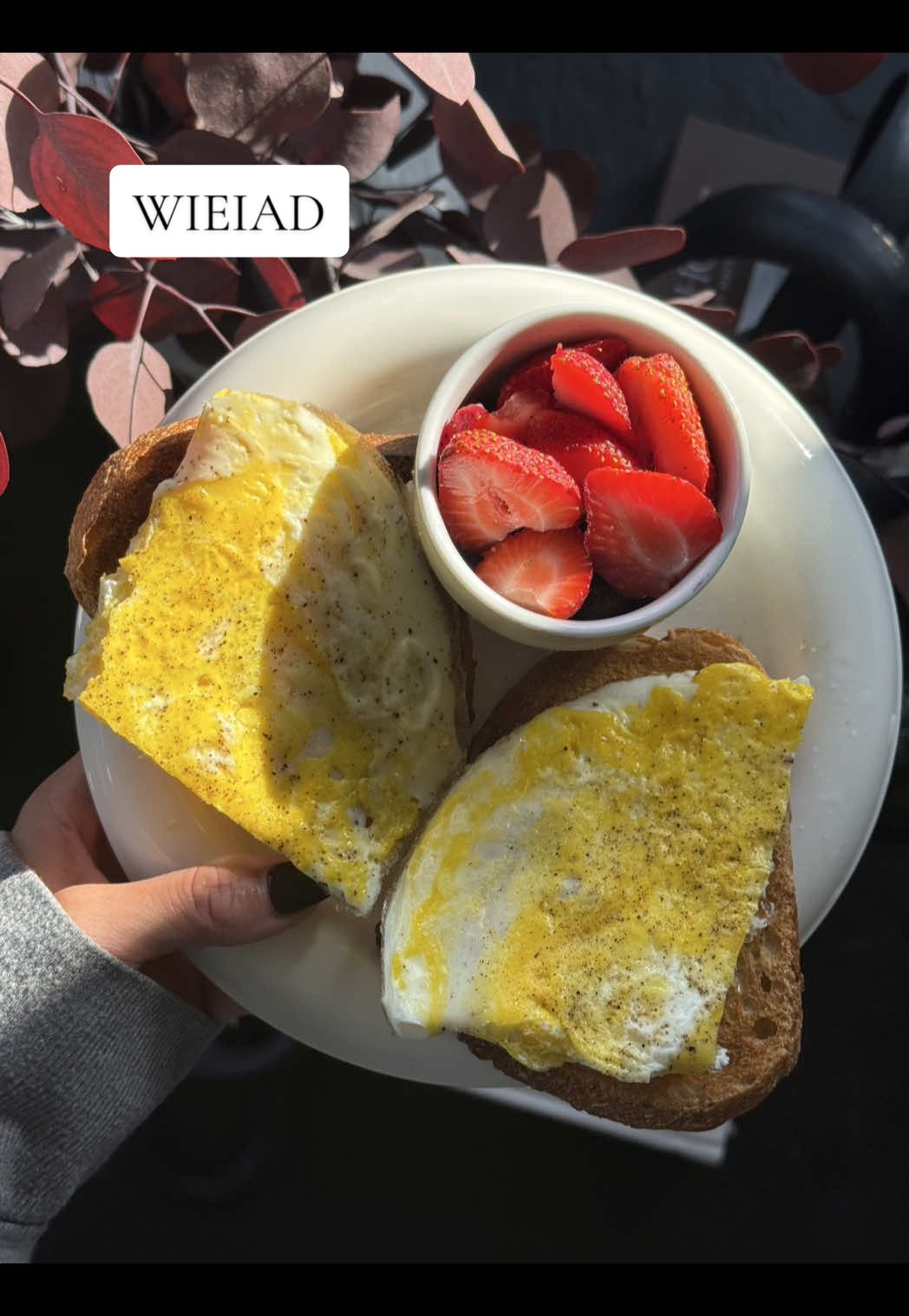 what I eat in a day 🍕ok you guys need to make that spritz !! & pizza. Recipes in bio 🫶🏼 @The Coconut Cult @Wild Planet Foods @Whole Foods Market @Righteous Felon @La Marca Prosecco @Martinelli’s @Jeni’s Splendid Ice Creams  #whatieatinaday #wieiad #wieiadrealistic 