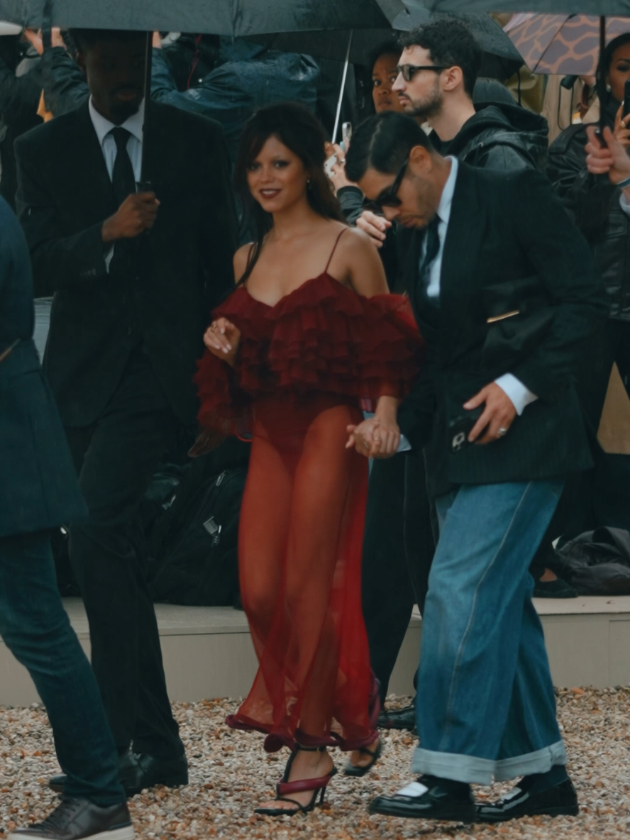 Jenna Ortega at Givenchy fashion show 📽 : @dathhh #jennaortega #givenchy #pfw 