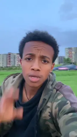 መንገድ ላይም ጨረቃ አገኘዉ 😆🌙