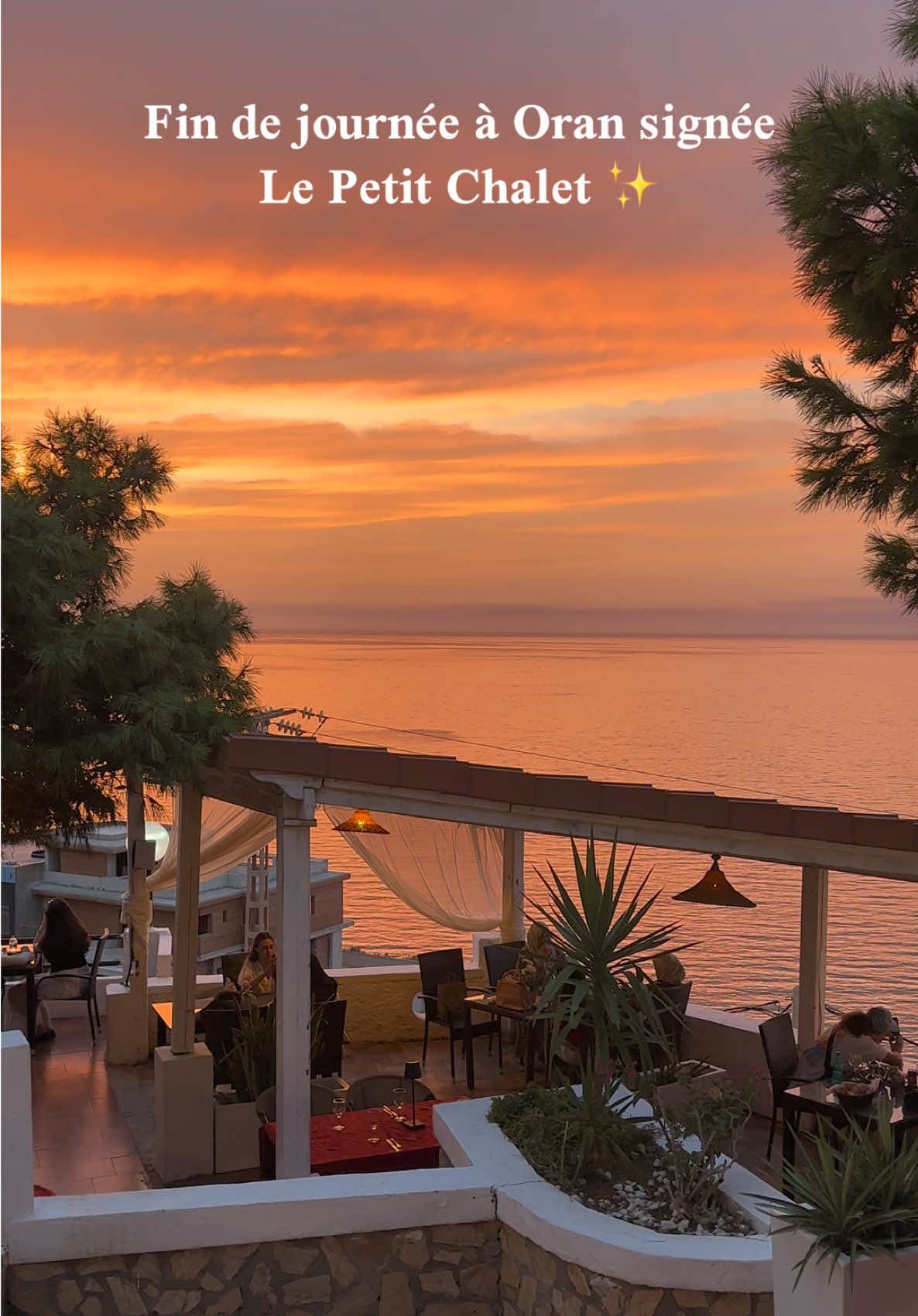 Oran s’illumine, Le Petit Chalet aussi ✨                                                               #oran #algeria #restaurant #coucherdesoleil #vuesurmer 
