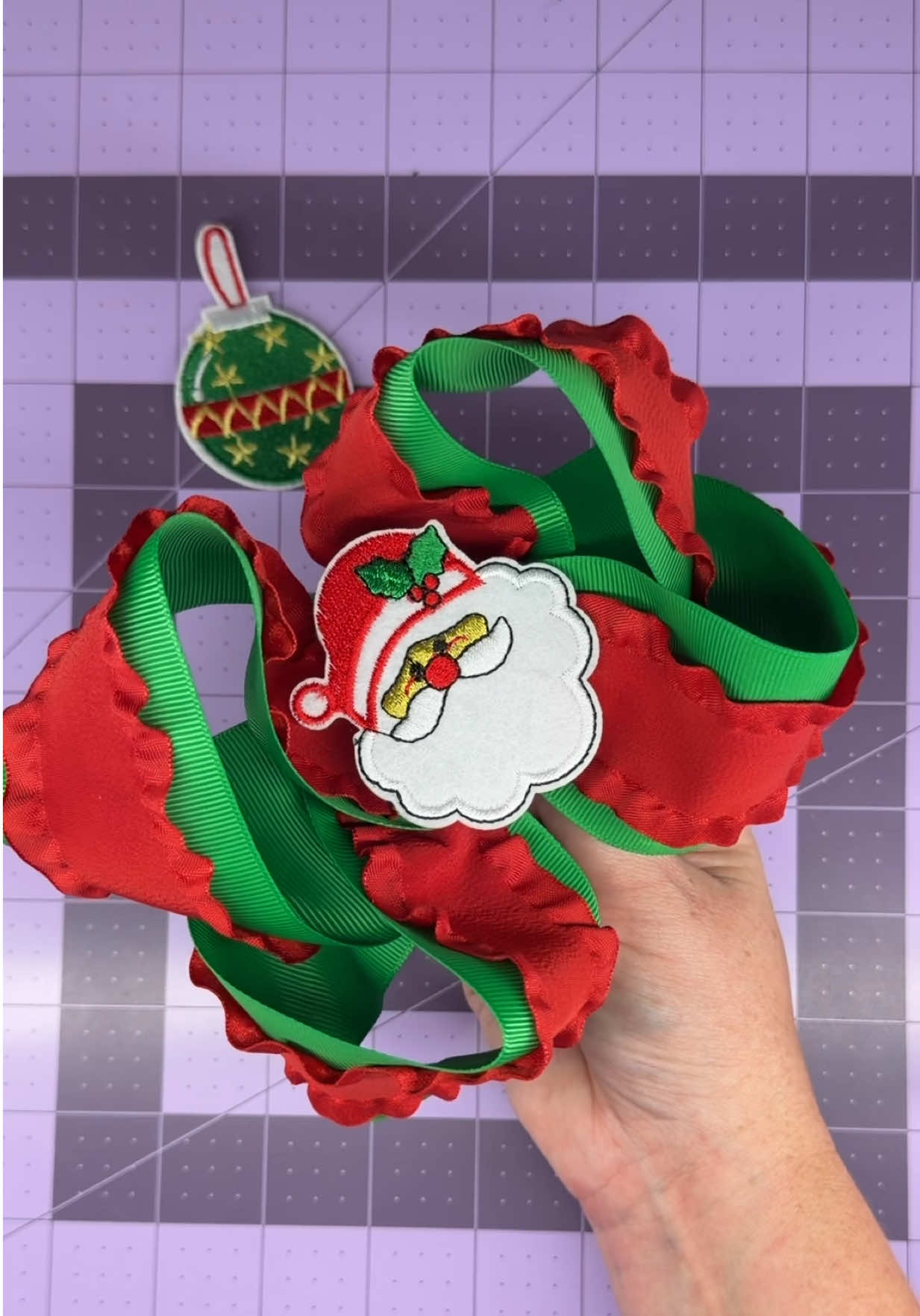 Christmas (interchangeable) hairbow #diyhairbows #bowtutorial #ribbonhairbows #christmashairbow #bows 