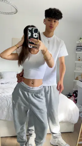 Nos paires de chaussures viennent de chez @StepEase ,-10% avec toute les paires et le code promos JULES10 #pourtoi #playback #viral #fyp #couple @𝑎𝑛𝑎𝑖𝑠♕ 