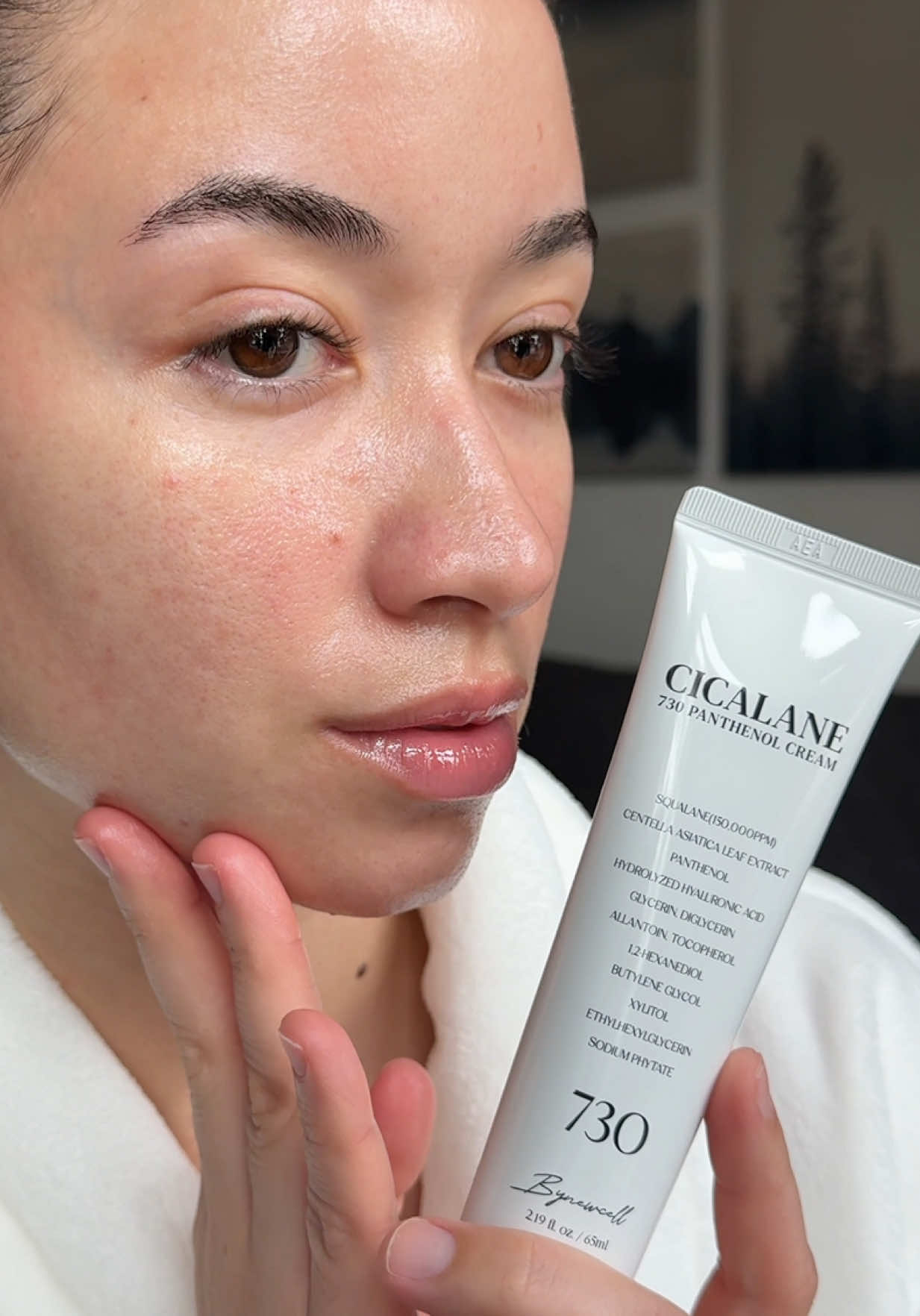 Flawless makeup starts with good skin prep 💧 The Cicalane 730 Panthenol Cream gives my skin the perfect hydrated base, lightweight, calming, and smooth under makeup. @bynewcell_official  Did you see the results in my makeup? Look at that skin 😍✨ . . . . . . . . Skin prep under makeup, bynewcell cream, 730 panthenol cream, skincare before makeup. . #bynewcell #730cream #skinprep #makeupprep #undermakeup 