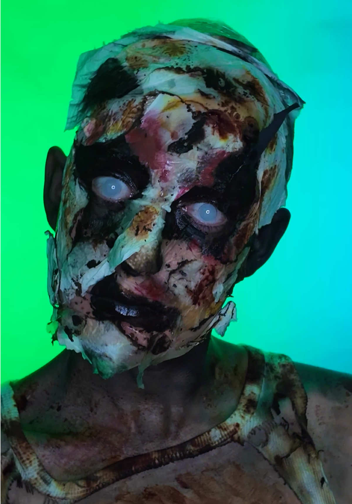 Don’t fall ASLEEP👹 #halloweenmakeup #halloweentransition #creativemakeup 