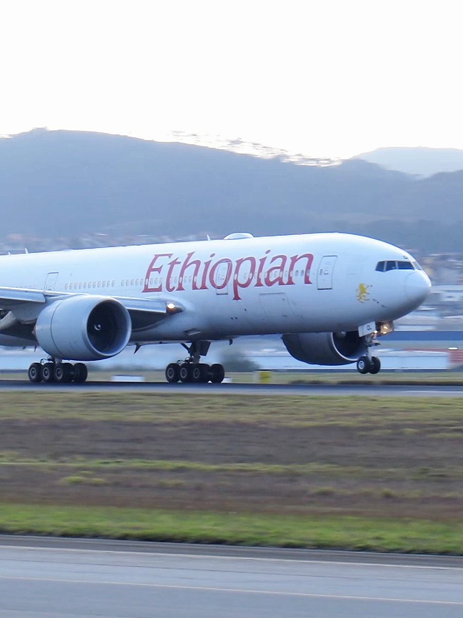 🛬 Boeing 777-2DZ Ethiopian Airlines ✈️ afternoon landing at GRU-AIRPOT🇧🇷 #flyethiopian #ethiopiaairlines🇪🇹  #b777200 