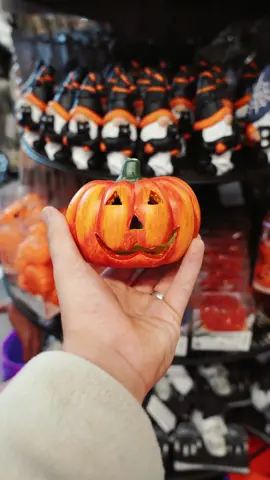 🎃 Trick or treat? La TEDi e mai mult treat! Decoruri ➕ accesorii de Halloween și idei care-ți transformă casa într-o poveste de sezon. Ne vedem la cumpărături! 🍂 #TEDi #IuliusMall #Suceava #SpookySeason