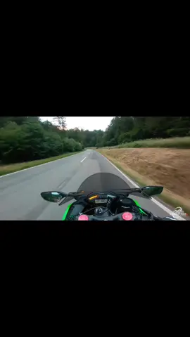 susma, söyle nasıl yaşar böyle insan? - Tedavi olmak istiyorsan yorumlara istediğin şarkıyı yaz tedavi edelim😉 - Rider:dr.wheelie  - 🎶İntizar-Büyük insan - Etiketler: #kawasaki #zx10r #motoredit #exhaustsound 
