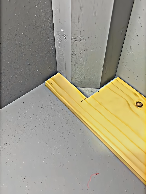 how to determine the location of wooden corners   #woodworking #tips #DIY #working #project #fblifestyle #woodwork #decor #doors #makersgonnamake #interior #woodart #construction #woodworking #carpenter #table #furnituredesign #woodcarving #viralreelschallenge #FineWoodworking #woodworkingcommunity #interior #wooddesign #carpenter #maker  #diy #reelsfb #furniture #wood 