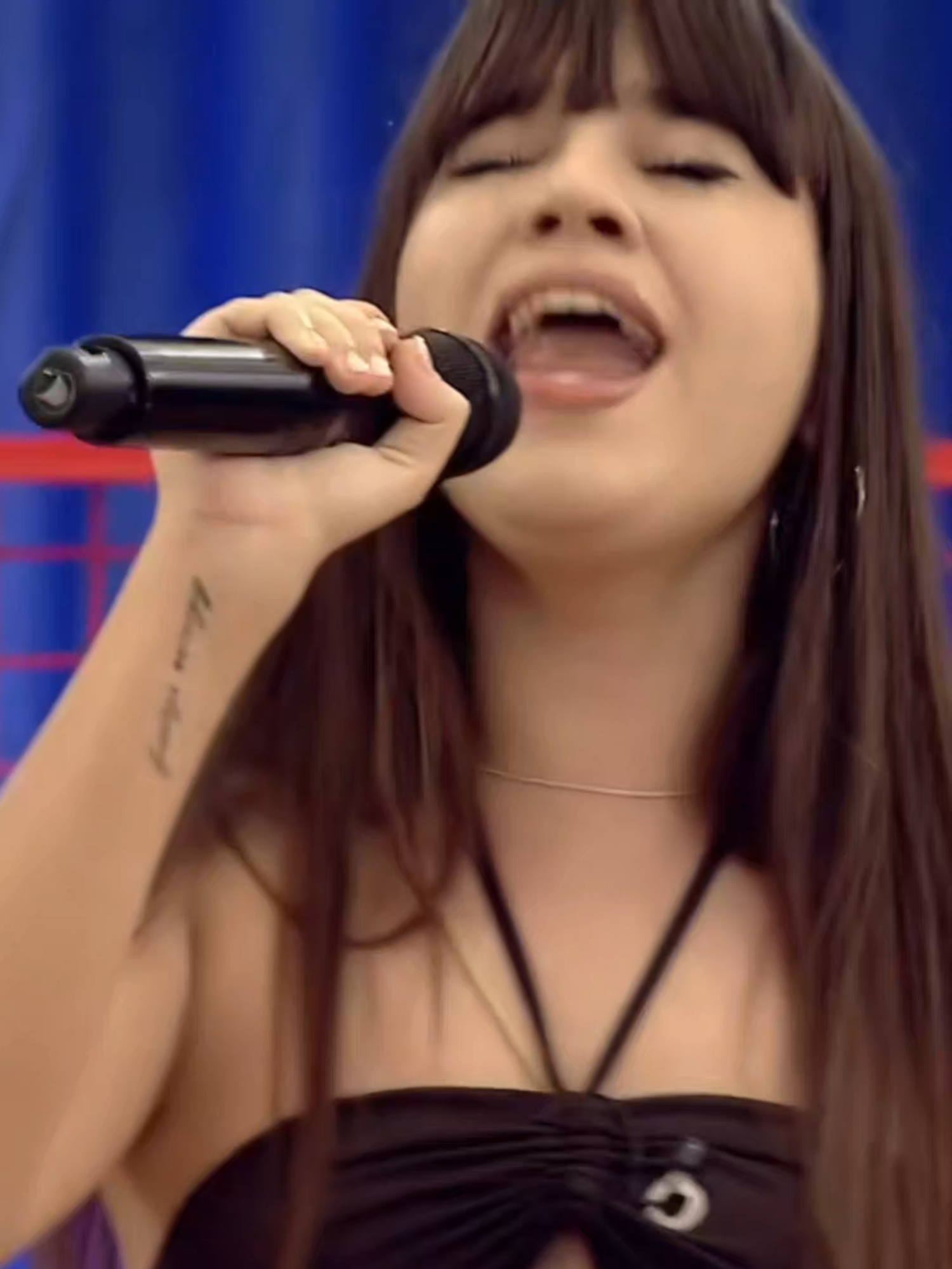 💙 @salmadediego.ot2025 canta “LO SABEN MIS ZAPATOS” en el SEGUNDO PASE de MICROS de la GALA 3 de #OT2025 🎶⭐️ Podéis verlo COMPLETO en #ConexiónOT4O en @PrimeVideoES 👀