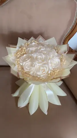 Bouquet de 10 fleurs 🌸💛 Disponibles sur commande  #flowers  #yellow  #explor  #fyyyyyyyyyyyyyyyy  #اكسبلور 