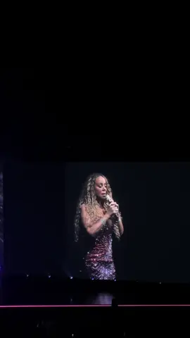 Minimal sekali seumur hidup dengerin lagu My All langsung dr penyanyinya. Merinding sebadan-badan :( #MariahCareyinJakarta #MyAll