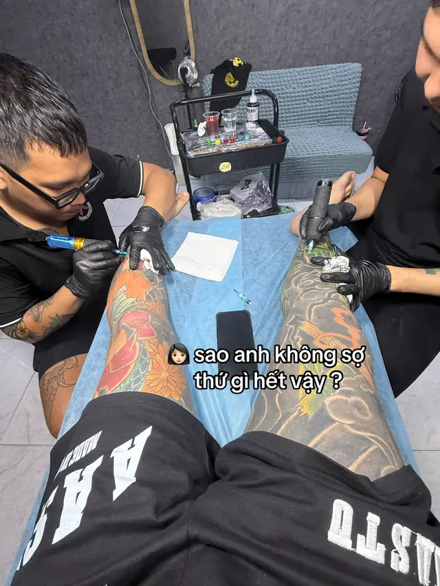 giờ anh chỉ sợ nước mắt mẹ anh rơi thôi..