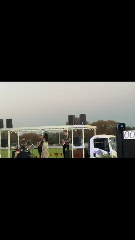 Crazy ideas kan ook tog waar word - Flash Mob vir my matriek instap !!!  Dankie aan almal wat hierdie crazy idea ń realiteit gemaak het  Aan my band julle is pretty cool - die is iets wat ons op ons bucket list kan af tick 😂 @100% Afrikaans  @Universal Musiek  @Marco  @Henno Oosthuizen  @Henro Steyn  #flashmob #truck #dans #matriekafskeid #fyppppppp 