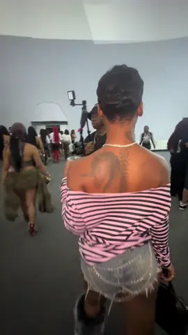 Be yourself , have your own style you’ll always stand out ⭐️