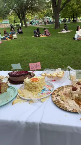 CAKE PICNIC DAY. It was so perfect, we should all get to make new friends and eat cake every Saturday morning. Shout out to @Aanika Guymon and @Jessicaclifford THIS WAS SO GOOD. 