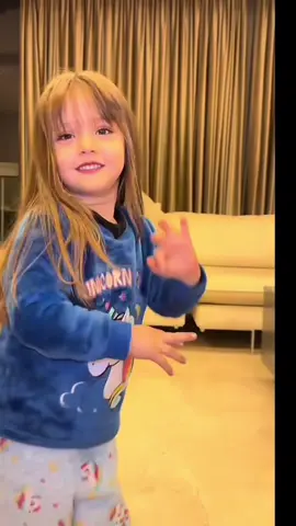 سويته على سريع🤙🏽#كتاليا_اجمل_طفله #كتالياالشمس🌝 #كتاليا_العالميه👑 🪄🎀