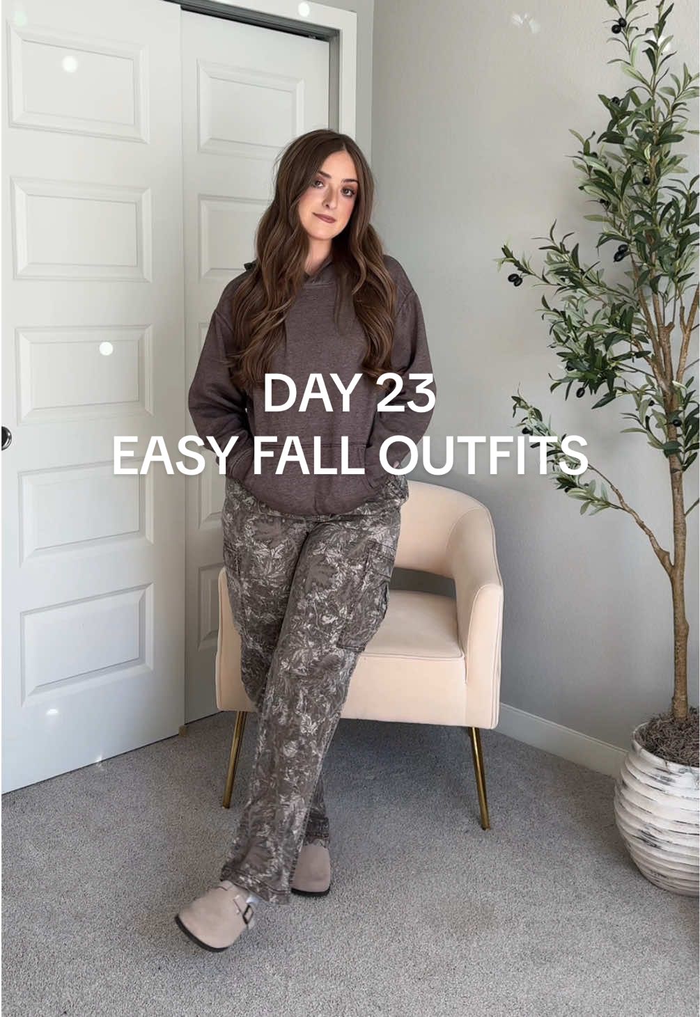 Never thought I’d see the day I’d wear camo cargo pants, but here we are & I’m obsessed 🤎 Follow for more 2025 fall outfit ideas 🫶🏼 #gdwm #falloutfits #fallfashion #fashiontiktok #getdressedwithme 