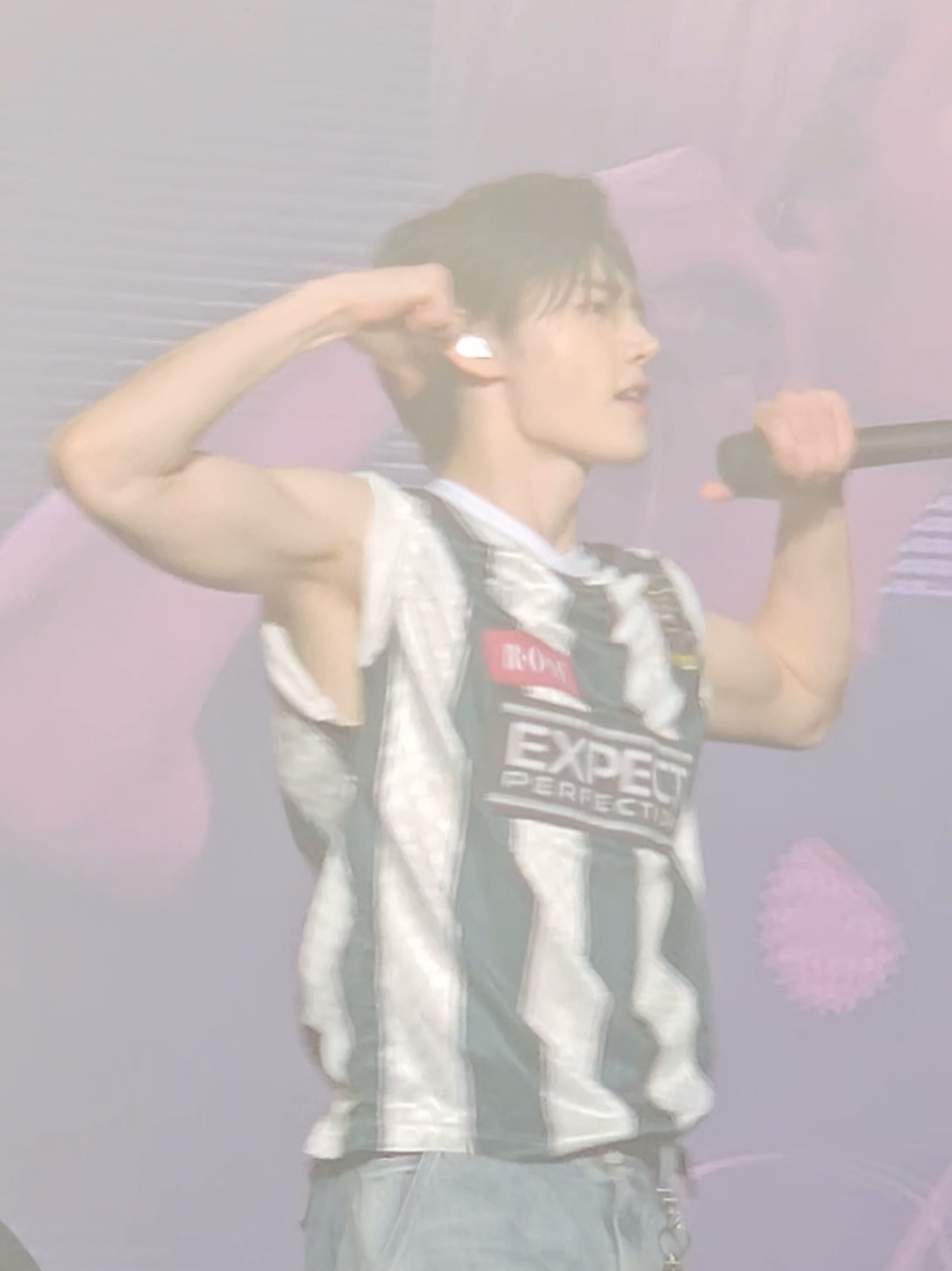 251003 HOON BICEPS !!! #SUNGHOON #ENHYPEN #WALKTHELINE_IN_SINGAPORE