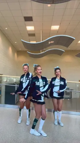 battle at the bluffff 🐊 @e.mily.14 #fypシ #cheer 
