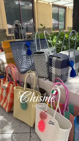 Cutest Mexican Handbags & Accessories 🎀🇲🇽👜  ✨Chisme Lifestyle: follow them on IG or Facebook, their stand is also located at The West Palm Beach Green Market.  #mexicanhandbag #mexicanpurse #mexican #mexicana #westpalmbeachgreenmarket 