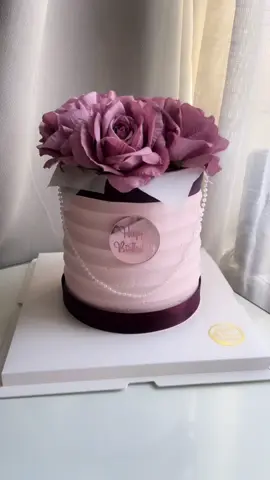 Flowers Box Cake  Size: 6 inches (reg) Sponge Cake filled with passionfruit ganache and Swiss Meringue Buttercream 