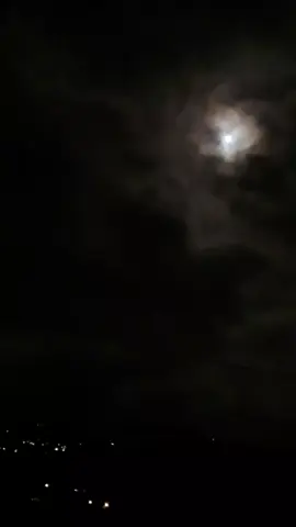 يا ميمة جنب الخيمة دعس خيول معلمة يا ميمة جنب الخيمة دعس خيول معلمة يا ميمة مروا من هين غافلوا نومات العين وين أحبابي راحوا منين كيف ألحقهم يا ميمة اه اه اههههه اخ يا ميمة ياميمة جنب الخيمة دعس خيول معلمة ياميمة جنب الخيمة دعس خيول معلمة يا ميمة مروا من هين غافلوا نومات العين يا ميمة مروا من هين غافلوا نومات العين وين أحبابي راحوا منين كيف ألحقهم يا ميمة ياميمة جنب الخيمة دعس خيول معلمة يا ميمة جنب الخيمة دعس خيول معلمة يا ميمة مروا من هين غافلوا نومات العين وين أحبابي راحوا منين كيف ألحقهم يا ميمة قلبي راكظ صوب البير شد رحالي وراهم ألحقهم عقلي ما يريد قلي غدروا تنساهم قلبي راكظ صوب البير شد رحالي وراهم ألحقهم عقلي ما يريد قلي غدروا تنساهم يا ميمة قلبي على نار عقلي ما يطيق الغدار يا ميمة قلبي على نار عقلي ما يطيق الغدار يا ميمة ولدك محتار ايش أساوي يا ميمة يا ميمة جنب الخيمة دعس خيول معلمة يا ميمة مروا من هين غافلوا نومات العين يا ميمة مروا من هين غافلوا نومات العين وين أحبابي راحوا منين كيف ألحقهم يا ميمة عقلي قلي ما بتروح والقلب وين حبه ايش أساوي اسألت الروح قالتلي ارحم قلبك عقلي قلي ما بتروح والقلب وين حبه ايش أساوي اسألت الروح قالتلي ارحم قلبك قلبي يا مييمة موجوع ما عاد فيها العين دموع والله و رايح مافي رجوع غير معاهم يا ميمة يا ميمة جنب الخيمة دعس خيول معلمة يا ميمة جنب الخيمة دعس خيول معلمة يا ميمة مروا من هين غافلوا نومات العين وين أحبابي راحوا منين كيف ألحقهم يا ميمة @Assi El Hallani  . . . #عاصي_الحلاني #ياميمة_جنب_الخيمة #عاصي_الحلاني🔥❤ #Sing_Oldies #page_old_songs 