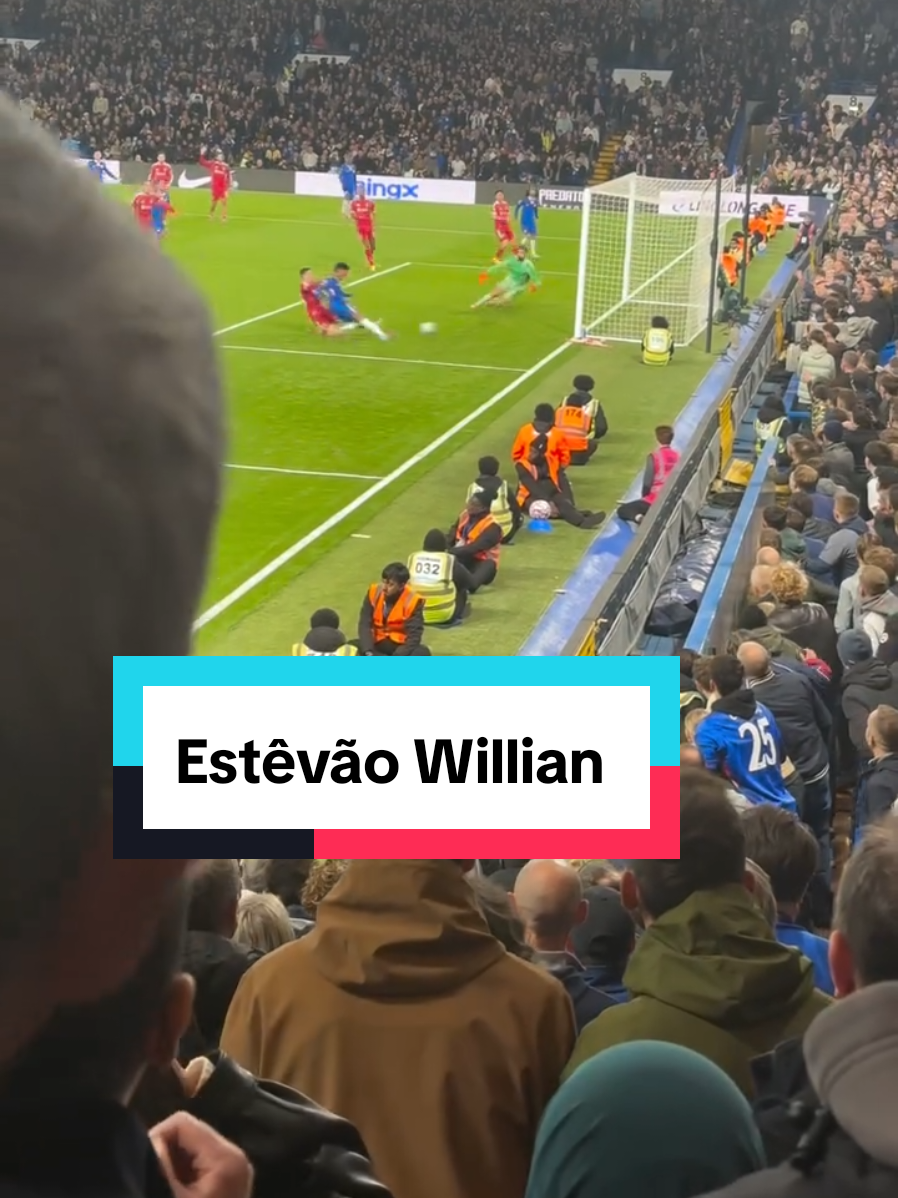 Estêvão Willian you're him. Beautiful scene. Thank you Estêvão Willian for cooking Robertson #Chelsea #foryou #estevaowillian #liverpoolfc #PremierLeague 