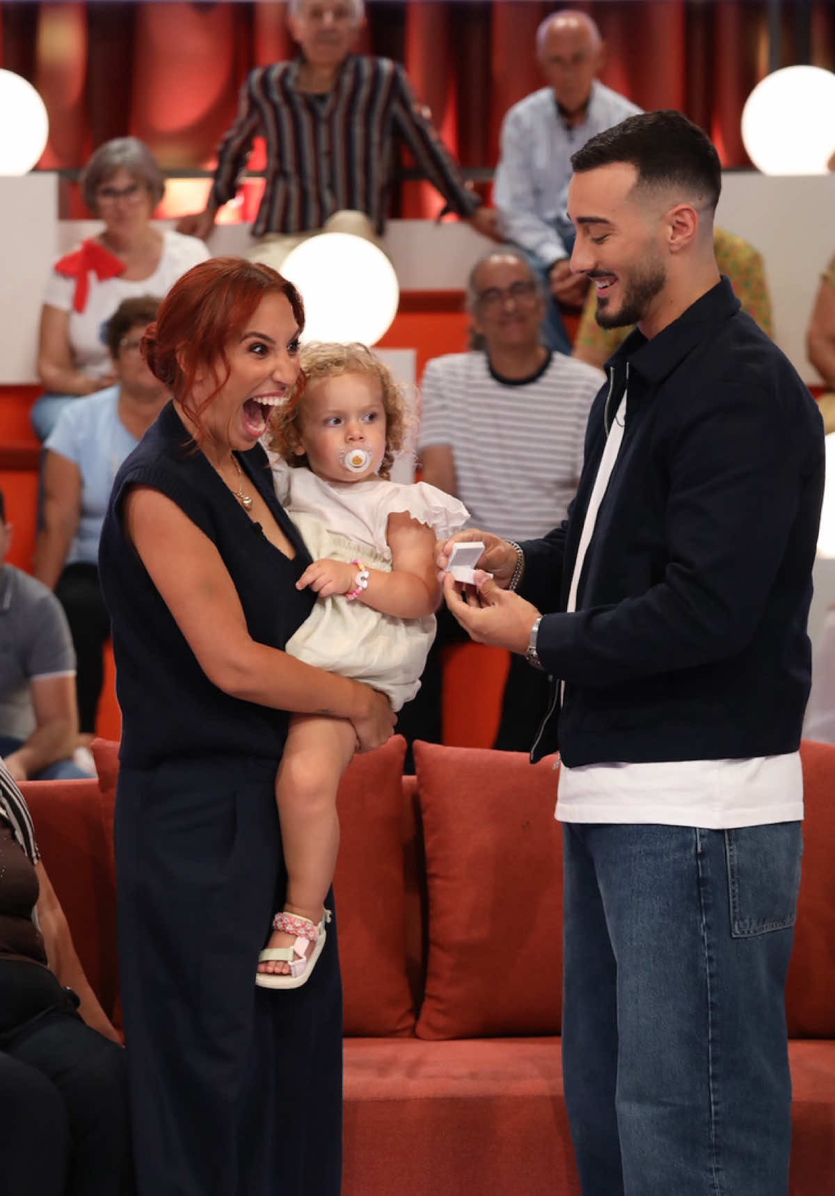 O pedido por que tantos ansiavam… Este foi o Momento Certo para Afonso pedir Catarina Miranda em namoro 🧡 Que sejam felizes!! #momentocertotvi 