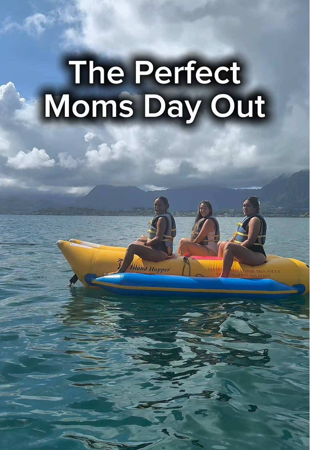 A time was HAD at @Kaneohe Bay Ocean Sports 👏🏾👏🏾 Perfect for a girls trip or with family & friends✨  #MomsGoneWild #GirlsTrip #Mom #Hawaii #Oahu 