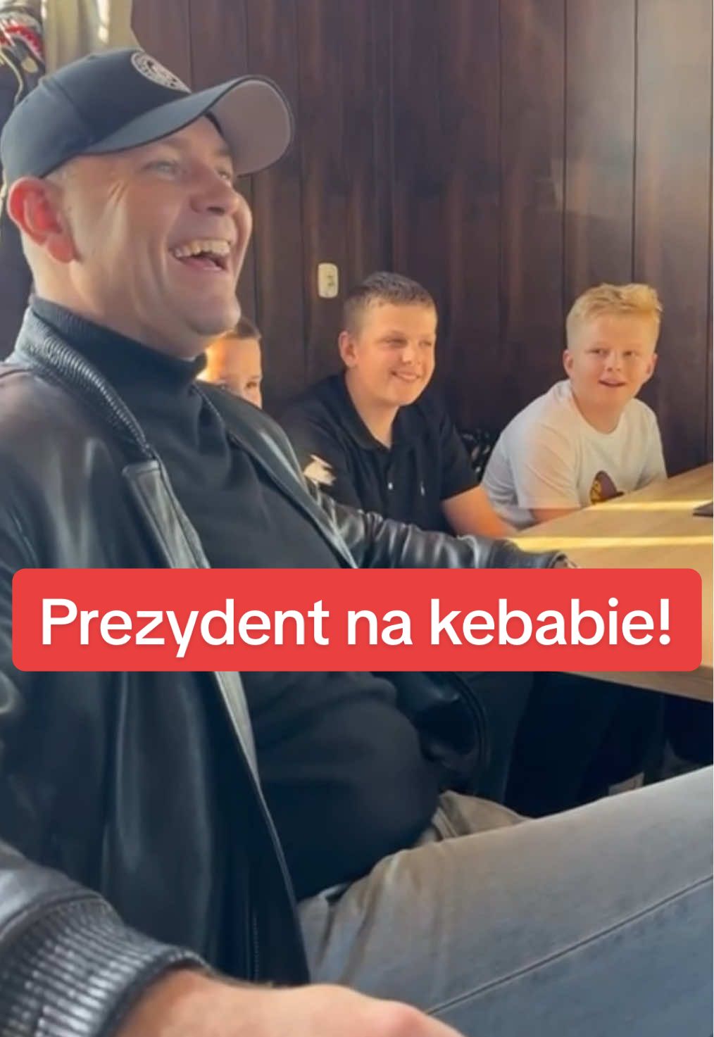 Prezydent K. Nawrocki na kebabie?😃 Tak jest. Bo obietnic trzeba dotrzymywać! 😎🇵🇱