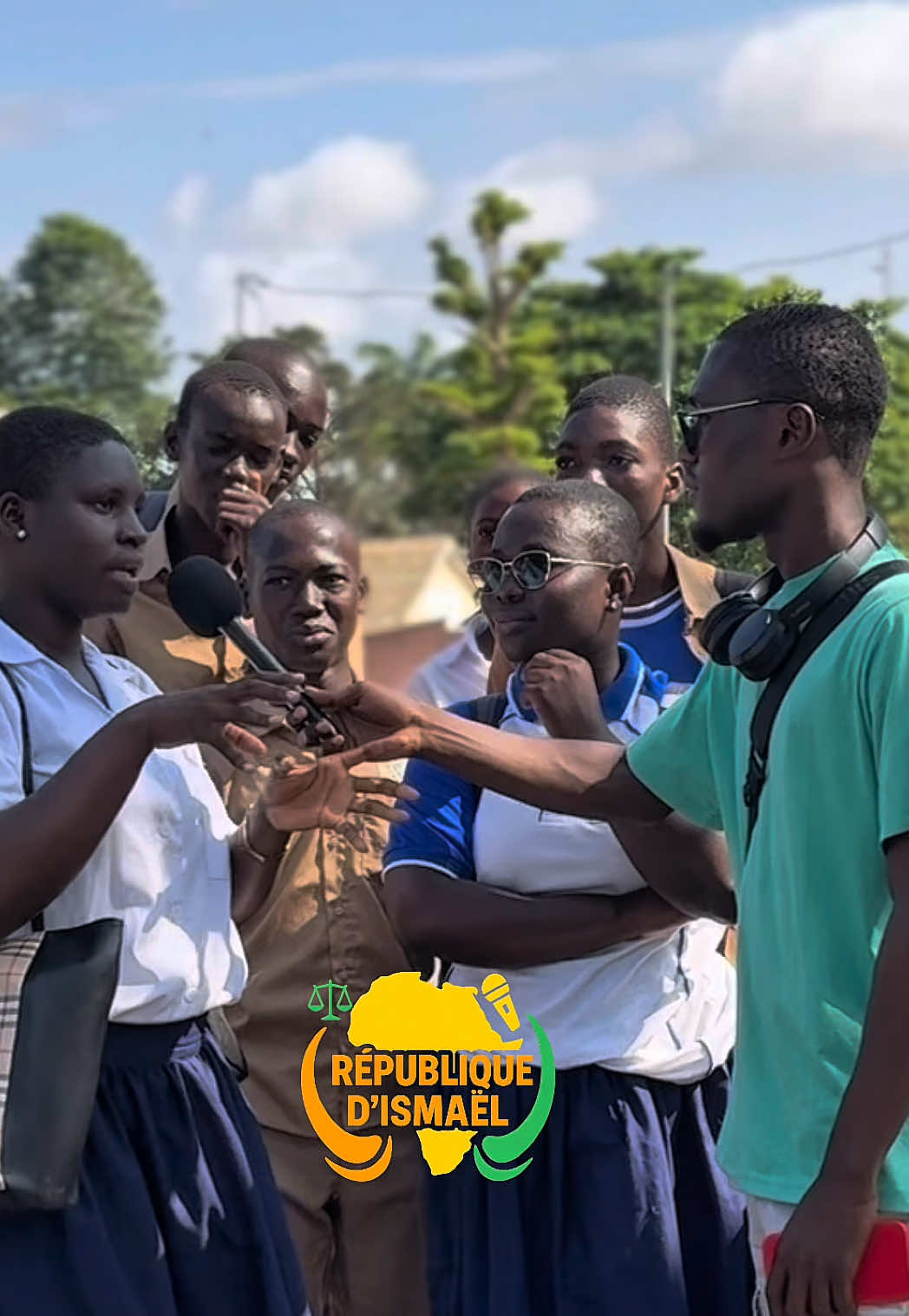 Mon but n’est pas de critiquer, mais de comprendre comment améliorer l’école africaine.  🎤 Ici, on donne juste la parole aux élèves, parce qu’ils sont les premiers concernés.  #pourtoi #repismael #CIV #education #jeunesse 