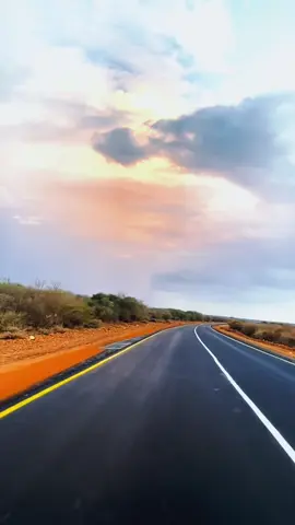 Laamiga isku xira Garoowe iyo Kalabayr ayaa maraya heer gebogebo ah, waxaana dhismahiisa gacanta ku haysa shirkadda Kebarco Construction Co #puntlander🇸🇱 #somali #Garowe #ayuubhudeyfi #2025 @𝗥𝗲𝗮𝗹 𝗽𝗵𝗼𝘁𝗼 >🥶🇸🇴 