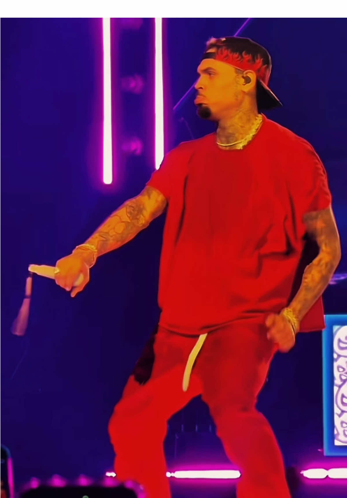 Flips, rhythm and pure fire on stage 🔥 Breezy makes it look effortless #teambreezy #breezybowl #chrisbrown #chrisbrowntiktok #fyp 