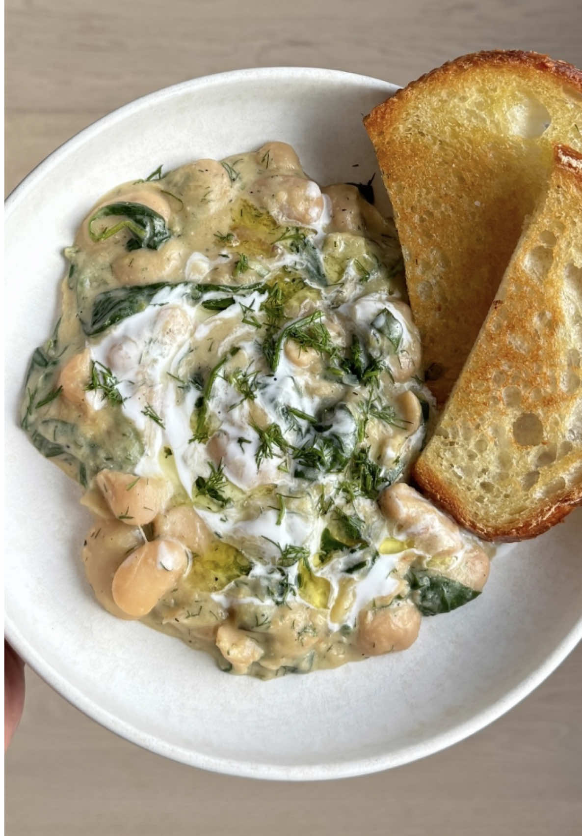 Save this recipe for your next dinner!! Coconut Miso Dill Butter Beans with Zucchini and Sourdough with Olive Oil.  Recipe by @roxyandben then I added zucchini to it :) Ingredients: - Olive oil - Zucchini - Shallots - Garlic  - Butter beans - Apple cider vinegar - Coconut cream - Miso paste - Spinach - Dill - Salt and black pepper Serve with sourdough toasted in olive oil #DinnerIdeas #weeknightdinners #butterbeans #healthydinnerrecipe