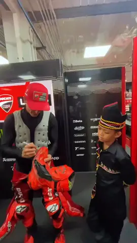 Pacu Jalur Dika vs Marc Marquez ## Dika dapat sepatu Marquez 🔥
