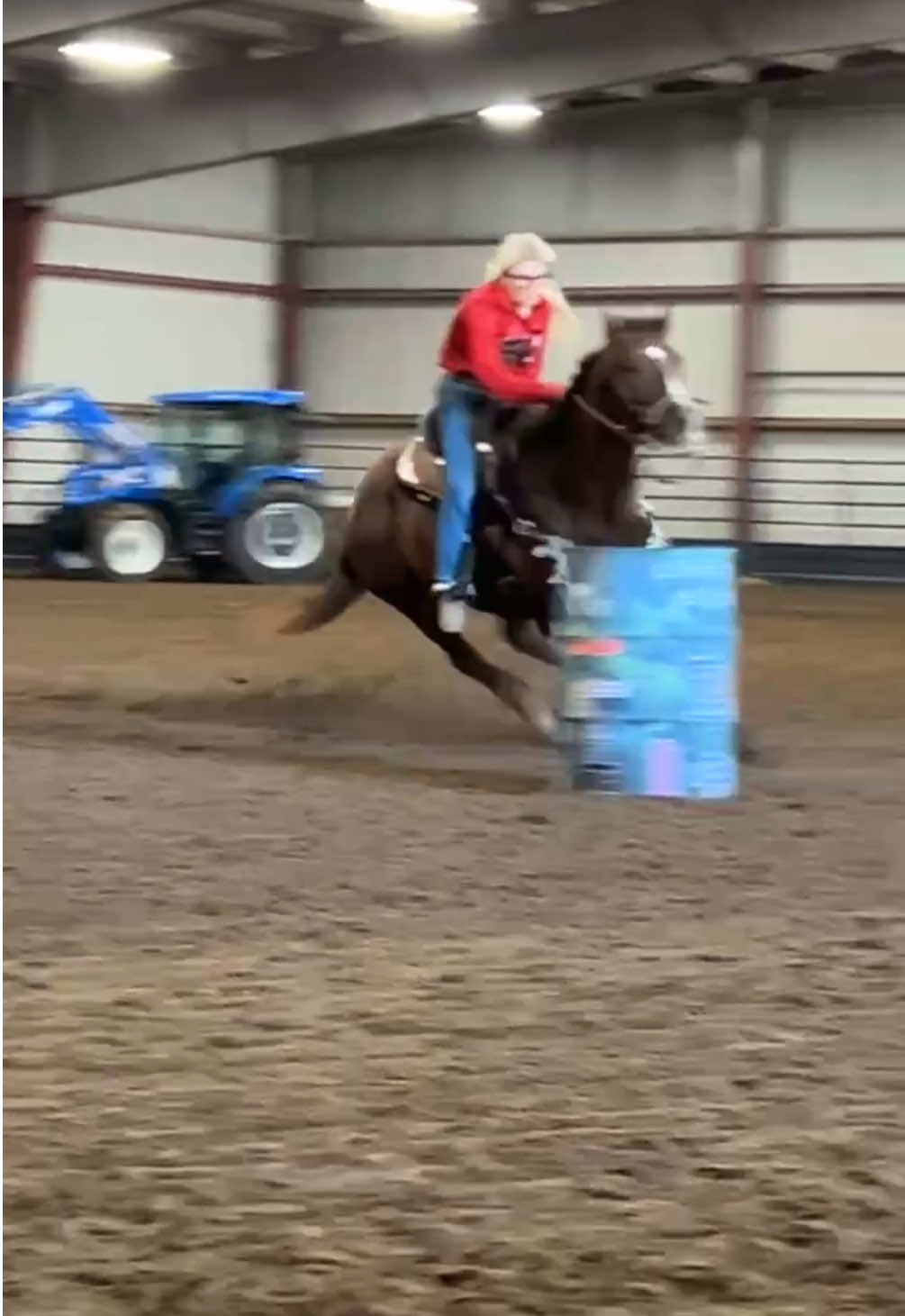 High on Hollywood making a run at all districts this morning ❤️🎉 #fyp #horse #barrelracer #barrelracing #rodeo 
