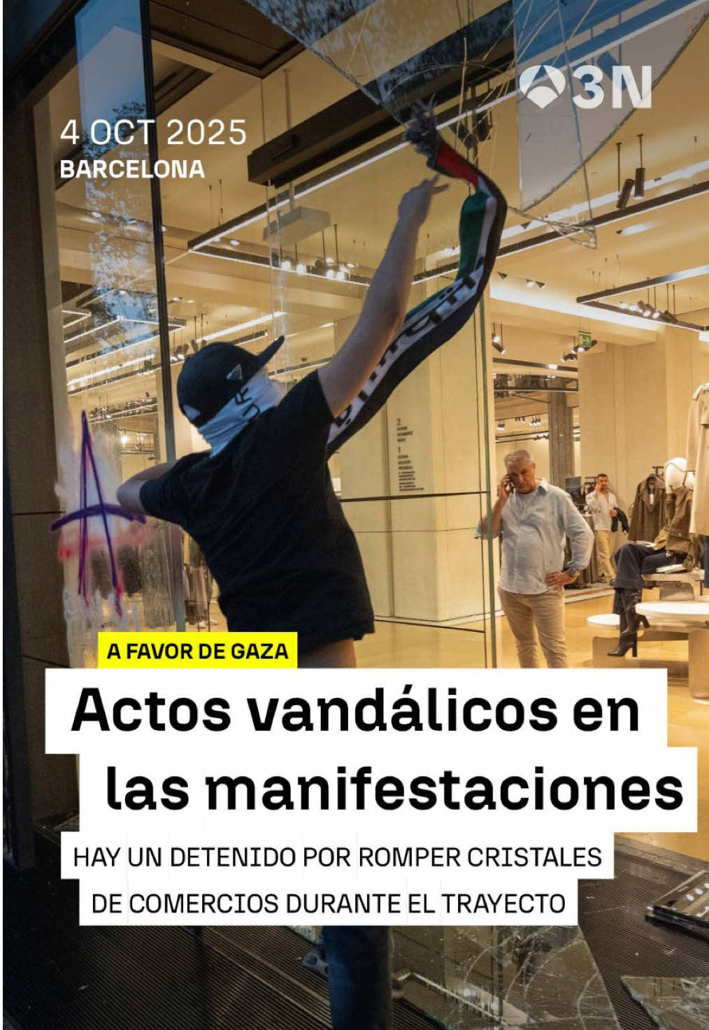 🔴 Actos vandálicos y cargas policiales durante la manifestación por Palestina en Barcelona ➡️ Los Mossos d’Esquadra han detenido a una persona por romper cristales de comercios durante el trayecto 📲 Sigue toda la #actualidad en antena3noticias.com #Antena3Noticias #Noticias #news #noticiastiktok