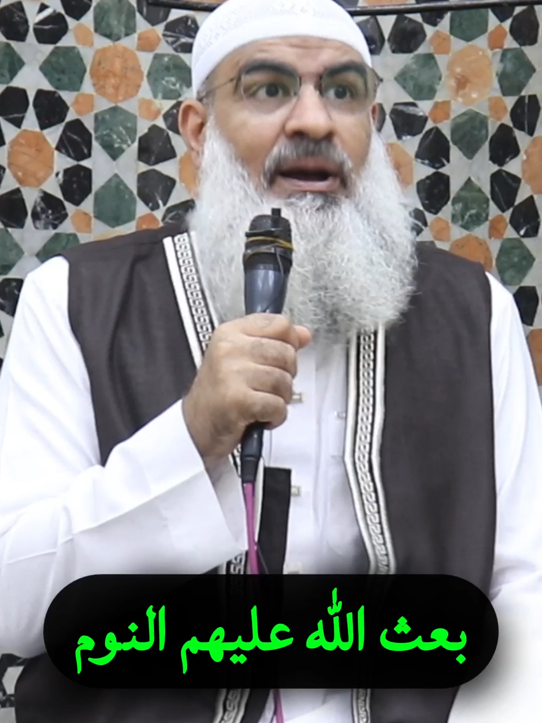 من الذي غسل رسول الله #محمد وهل كان يعرف النبى مكان #دفنه ؟ صل الله عليه وسلم