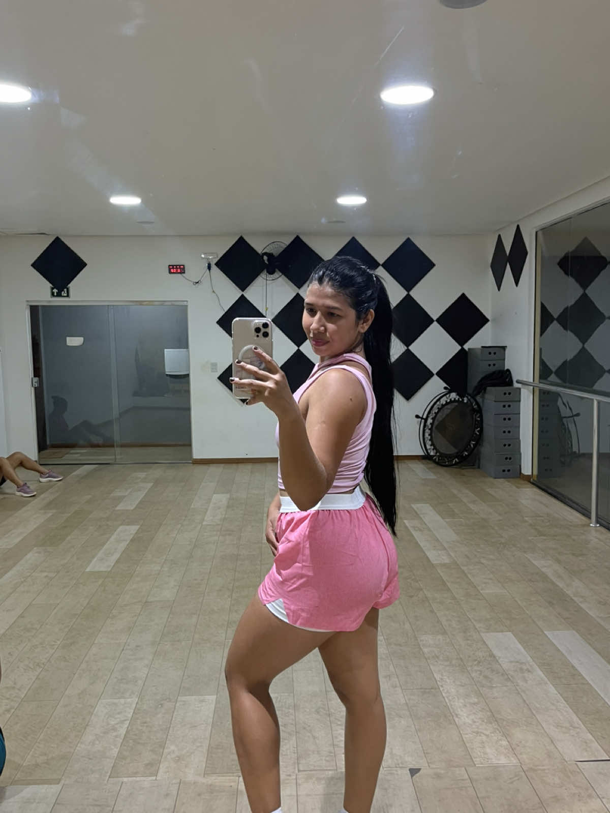 bora você consegue 🏋🏽‍♀️💪🏽 . . . . . #gym #treinoemcasa #academiamotivação #mulheresquetreinam 