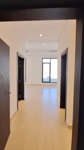 ✨ للإيجار دور أول فاخر في منطقة القصور ✨ 🏡 المواصفات: صالة واسعة + حمام ضيوف 4 غرف نوم (منها غرفتان ماستر) مطبخ مجهز بالكامل غرفة خادمة مع حمامها غرفة غسيل 3 مواقف سيارات 👨‍👩‍👧‍👦 شرط السكن: أسرة (زوج وزوجة وطفلان فقط) 💰 الإيجار: 900 دينار كويتي 📞 للاستفسار والتواصل: 99448759