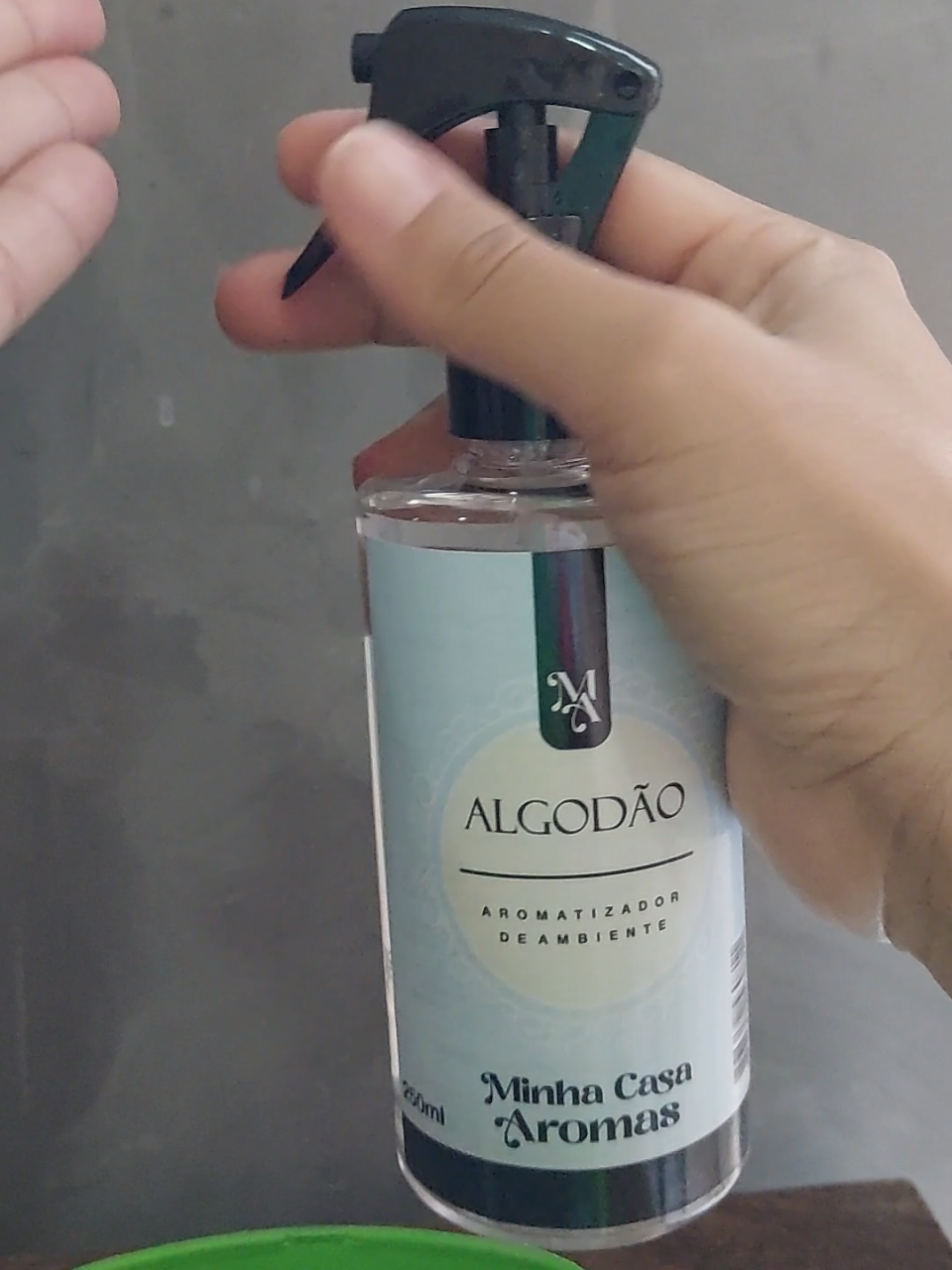 Home Spray Minha Casa Aromas deixa tudo perfumado, aconchegante e dura horas no ar. #casacheirosa #aromatizantespray #aromatizante #odorizante 