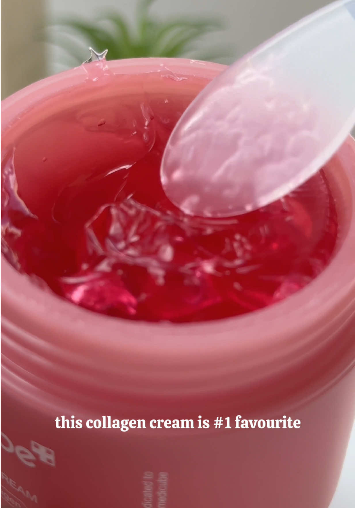 Dreamy Texture 💭  Dreamy glow with @medicube global collagen jelly cream #medicube #amazon #amazonmusthaves #collagen #hydrolyzedcollagen [ medicube, medicube jelly cream, medicube viral jelly cream, uge creator, small creator, korean skincare, k beauty creator]