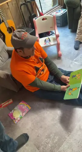 Wild Willie read a children’s book #dadsoftiktok 