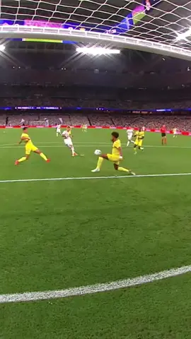 Renato Veiga is a GIANT! 🤯💛 #LALIGAEASPORTS #LALIGAHighlights #RealMadridVillarreal #DeportesEnTikTok 