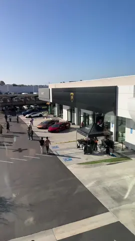 Come with me to check out the cars and coffee event at Lamborghini Newport Beach. Thank you to @LamborghiniNewportBeach for hosting! #lamborghini #mclaren #newportbeach #carlover #carshow 
