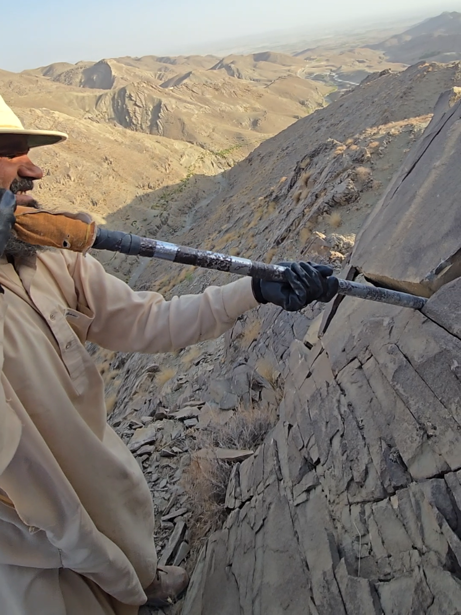 How Miners Break Giant Rocks 🥶 #mininglife #rarestone #stonemining #viralvideo #treanding 