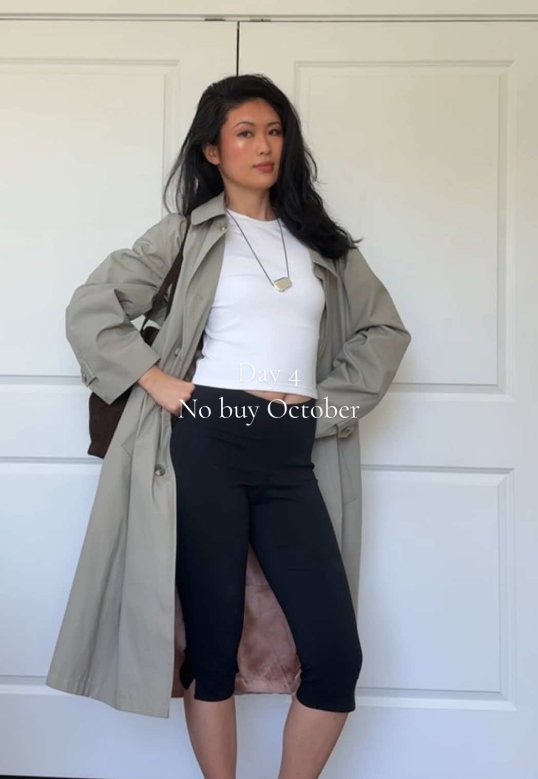 Day 4 of No buy October, pairing capris with trend coat is so cute! #fallfashion #womenfashion #nobuyoctober #uniqlo 