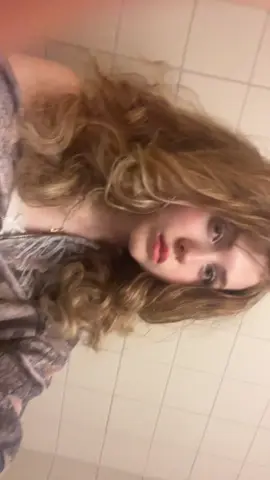 Sad guy #blowout #heatlesscurls #fypシ゚ #OOTD #curlyhair 