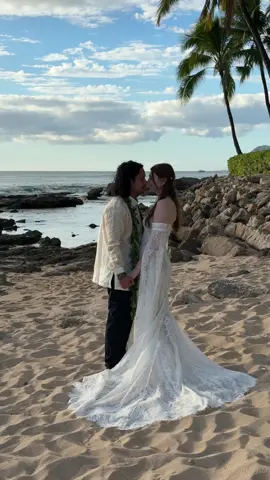 We love our thoughtful queen! 🥹🤍 #hawaii #hawaiiwedding #weddingtiktok 